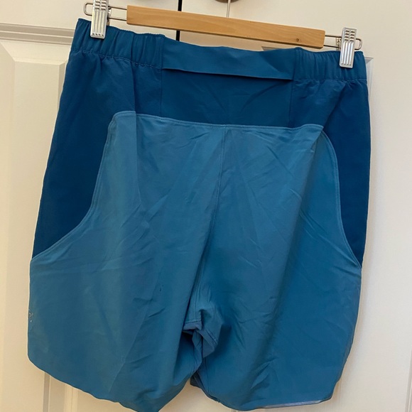 Lululemon Liner-less Shorts - Picture 2 of 3